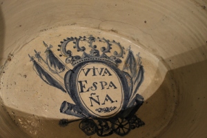The inside of the ceramic wine chiller. Viva España indeed!
